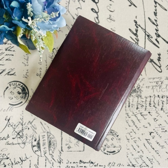 The Globe Illustrated Shakespeare: The Complete Works Annotated Hardcover Book - Picture 3 of 8